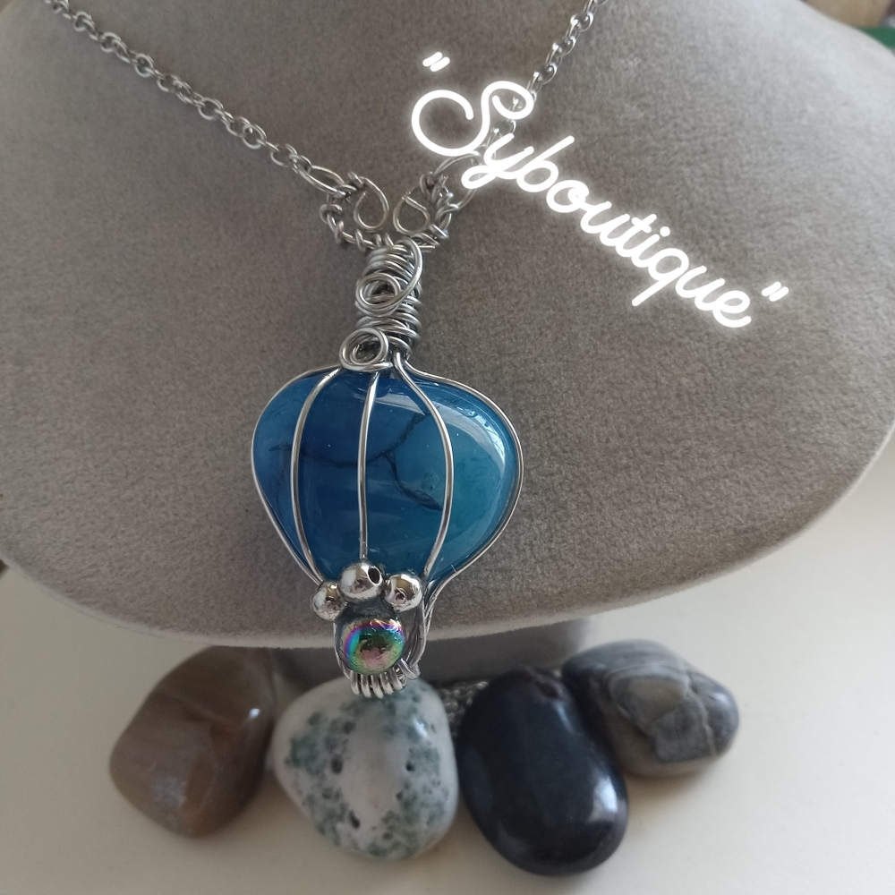 Hand mafe wire wrapped stone necklace and earring set
